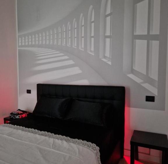 민박 Black And White 17