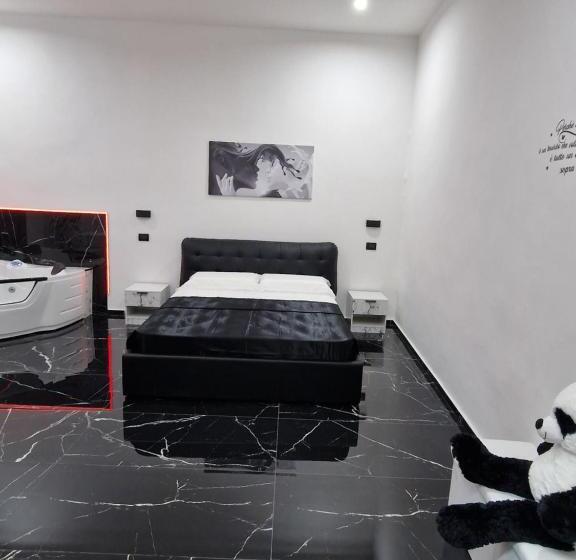 민박 Black And White 17