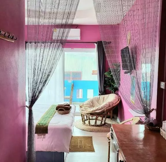 ホテル บ้านเนวี่ เกาะล้าน
