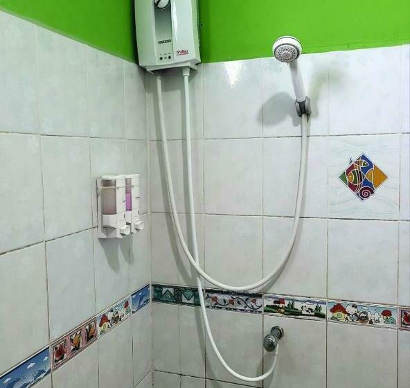 Hotelli บ้านเนวี่ เกาะล้าน