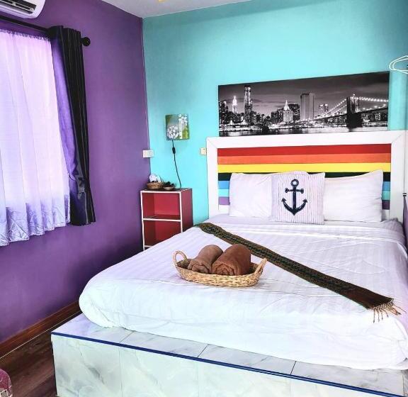 Hotelli บ้านเนวี่ เกาะล้าน