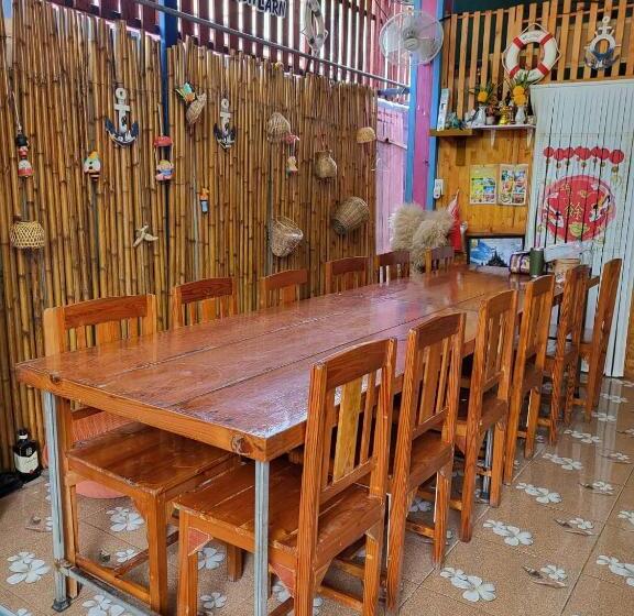 Hotelli บ้านเนวี่ เกาะล้าน