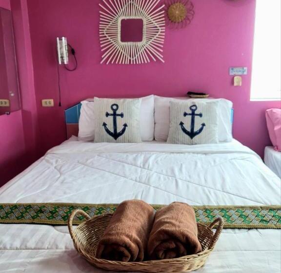 Hotelli บ้านเนวี่ เกาะล้าน