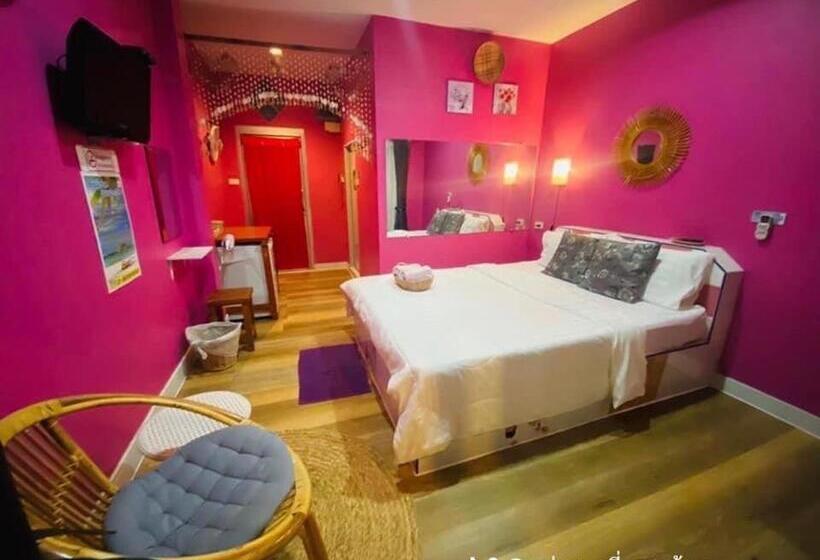 Hotelli บ้านเนวี่ เกาะล้าน