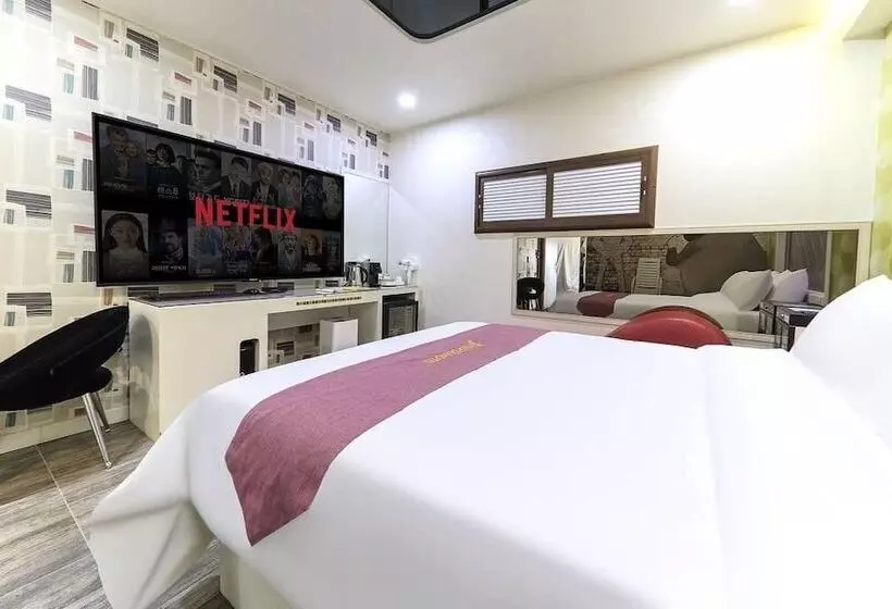 Hotelli Hera Drive In