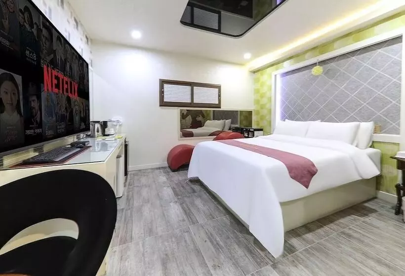 Hotelli Hera Drive In