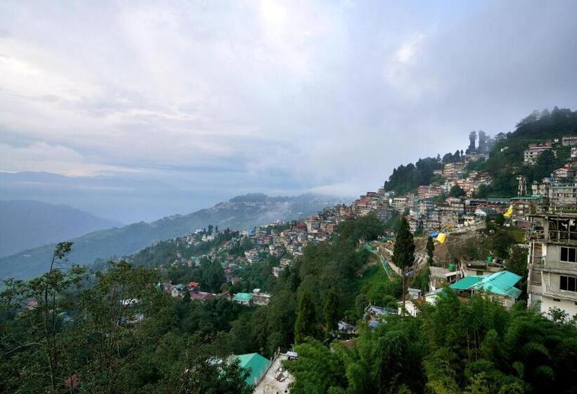 Hotel Hill Queen Near Sherpa Gumba Darjeeling Mall 5 Min Couple Friendly
