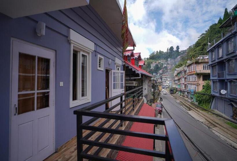 Hotel Hill Queen Near Sherpa Gumba Darjeeling Mall 5 Min Couple Friendly