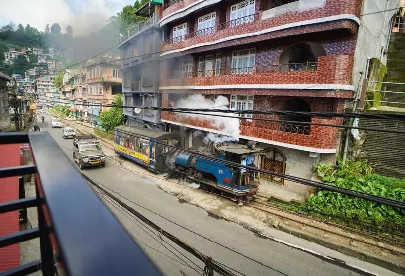ホテル Hill Queen Near Sherpa Gumba Darjeeling Mall 5 Min Couple Friendly