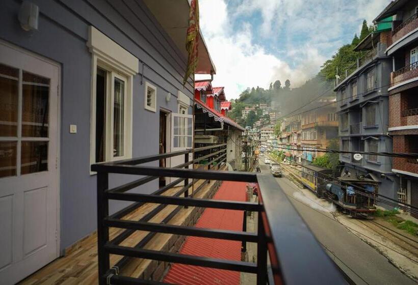 Hotel Hill Queen Near Sherpa Gumba Darjeeling Mall 5 Min Couple Friendly