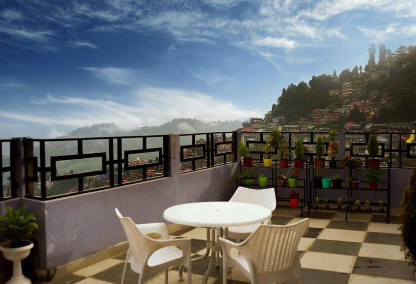Hotel Hill Queen Near Sherpa Gumba Darjeeling Mall 5 Min Couple Friendly
