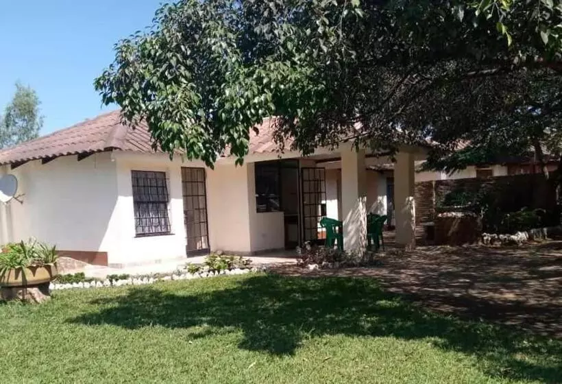 تختخواب و صبحانه Sonke Ball House