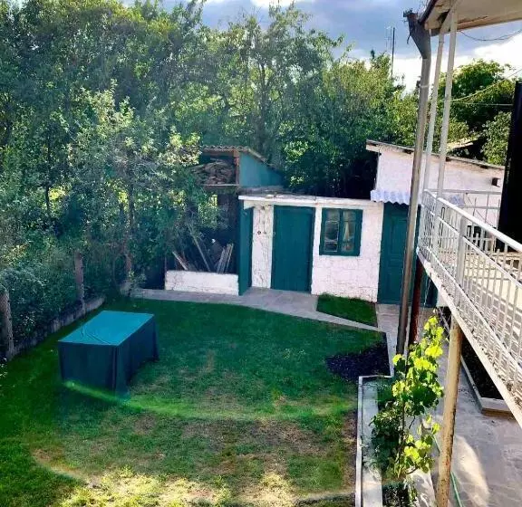 Majatalo Dendrobak Guesthouse