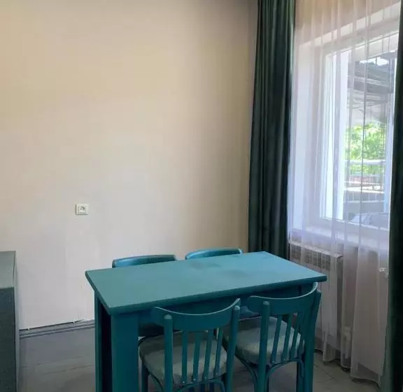 Majatalo Dendrobak Guesthouse