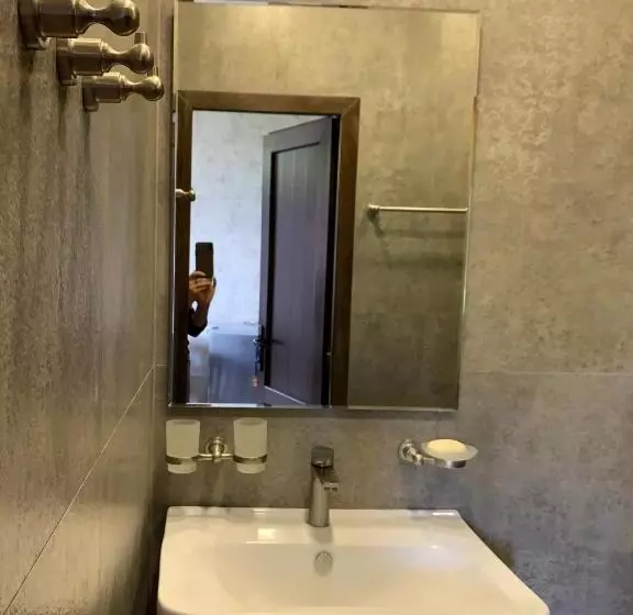 Majatalo Dendrobak Guesthouse