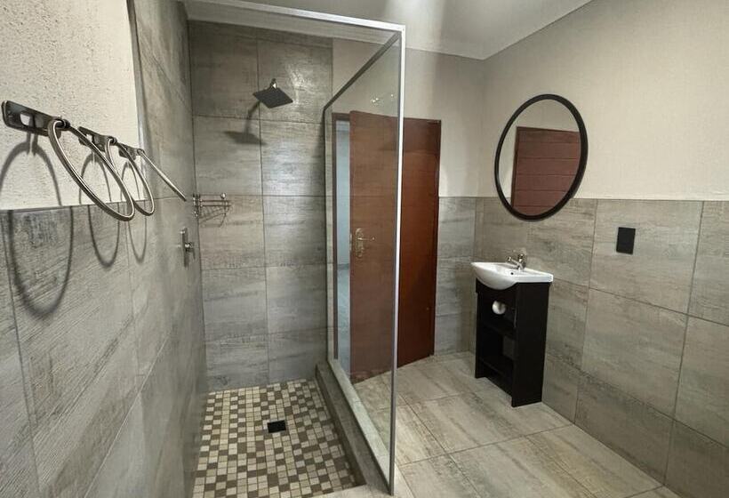 پانسیون Tembo Guest Lodge