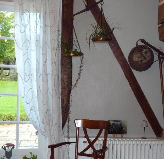 مبيت وإفطار La Charretterie