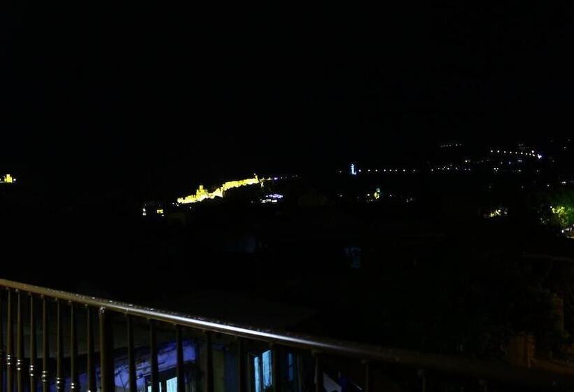هتل 7 Rooms