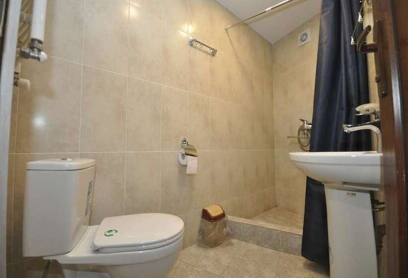 هتل 7 Rooms