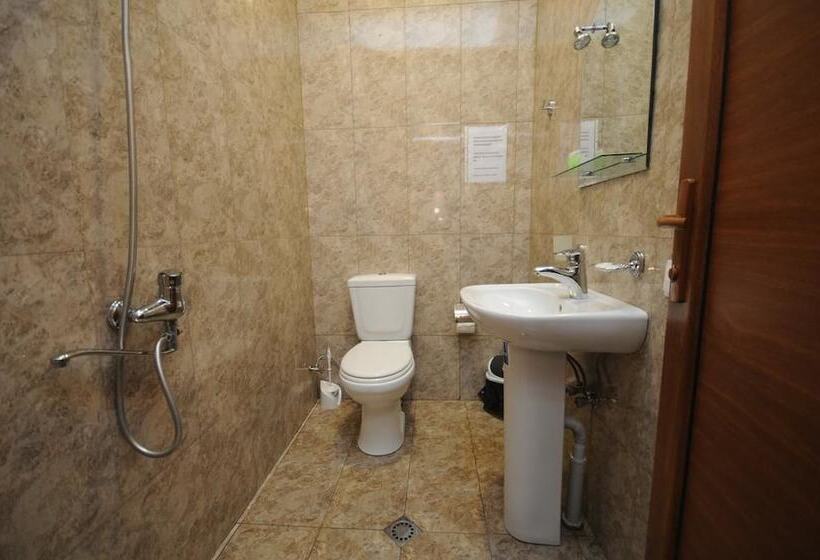 هتل 7 Rooms