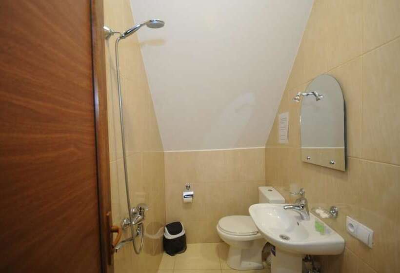 هتل 7 Rooms