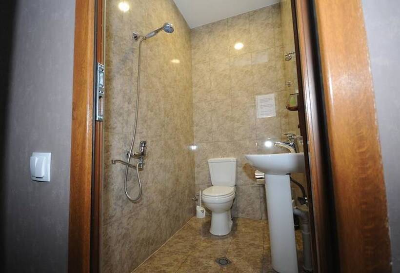هتل 7 Rooms