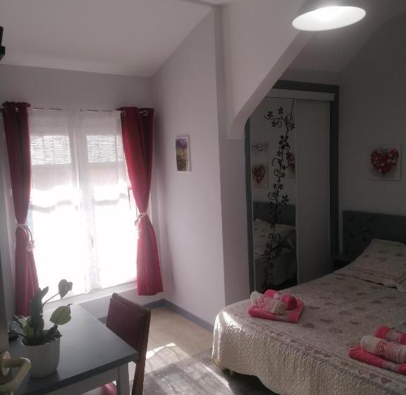 Отель Chambres D'hôtes L'astazou