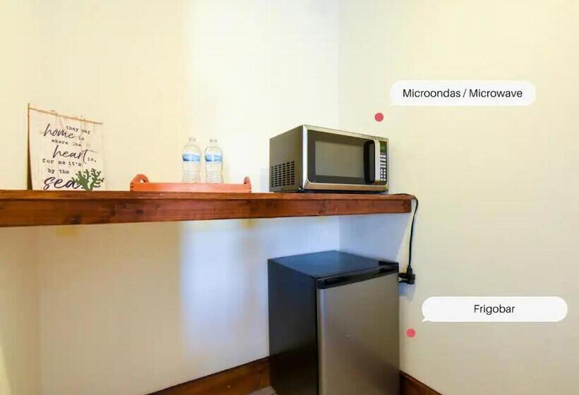 Отель Habitación Doble Playa Bonita Calle 13 Bar. Wow