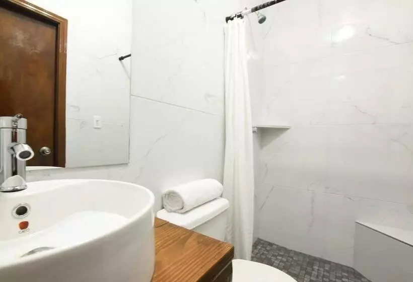 ホテル Habitación Doble Playa Bonita Calle 13 Bar. Wow
