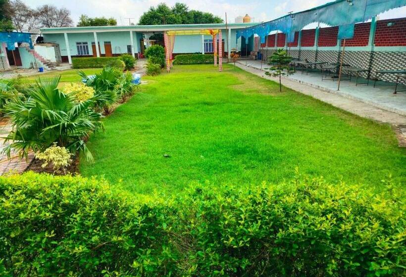 هتل Spot On Singh Garden