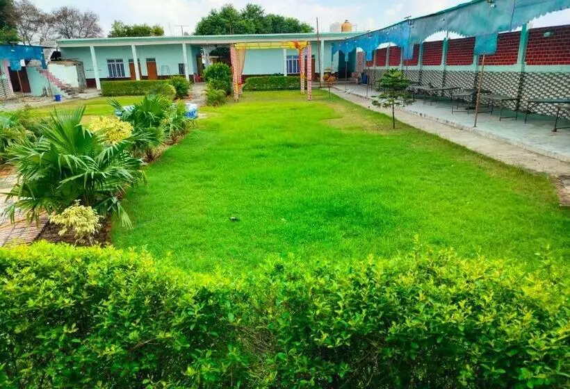 Hotelli Spot On Singh Garden