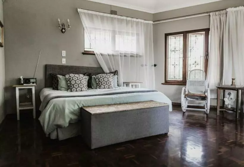 ペンション Whistling Woods