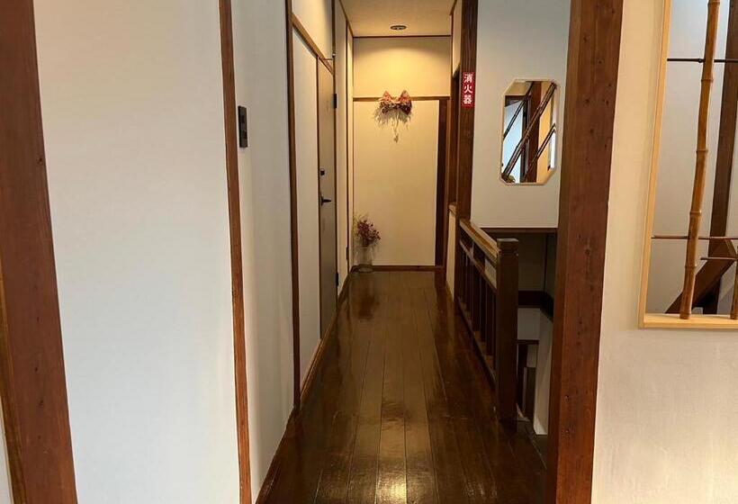 Bed and Breakfast お宿 Tsuruya