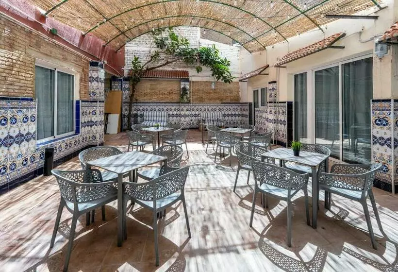 Som Hostel By The Venue