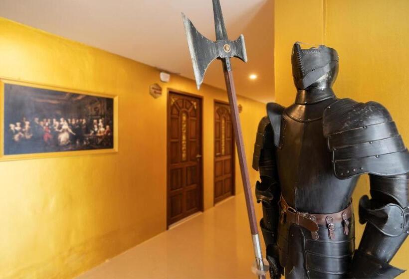 Szálloda Castle Patong Amazing Private Pool Villa In Great Location Of Patong