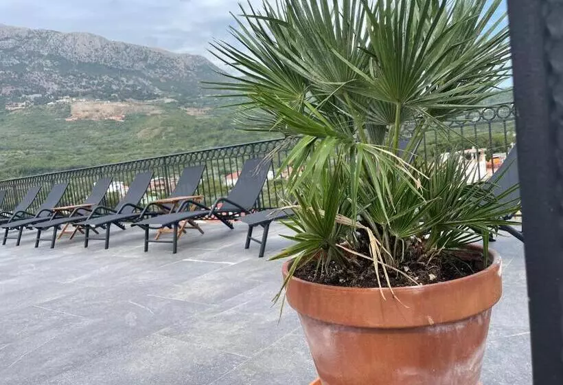 Villa Roki