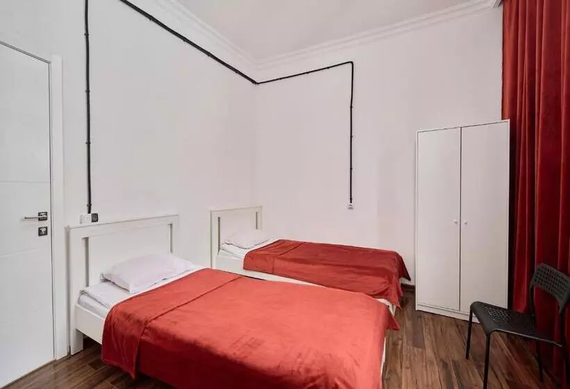هاستل Hello Inn Budget