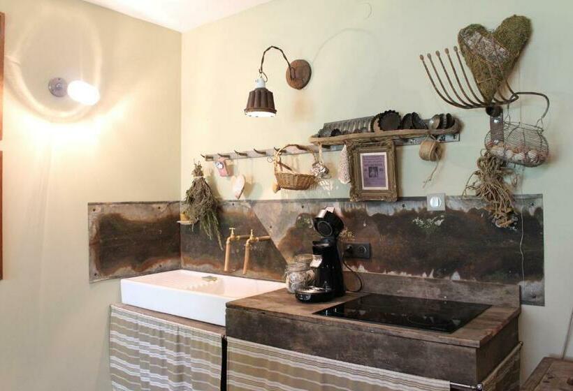 تختخواب و صبحانه Dans Le Jardin De Marie