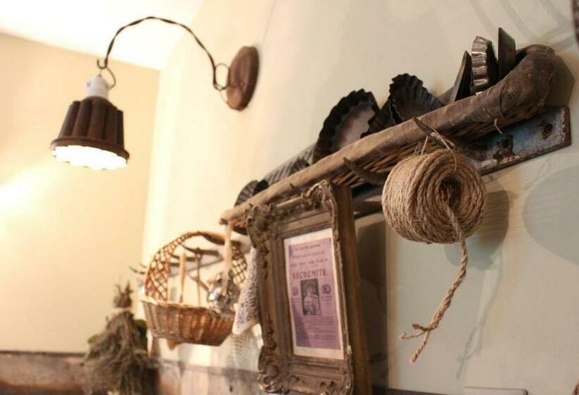 تختخواب و صبحانه Dans Le Jardin De Marie