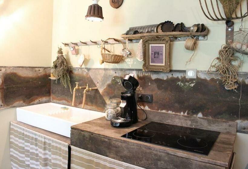 تختخواب و صبحانه Dans Le Jardin De Marie