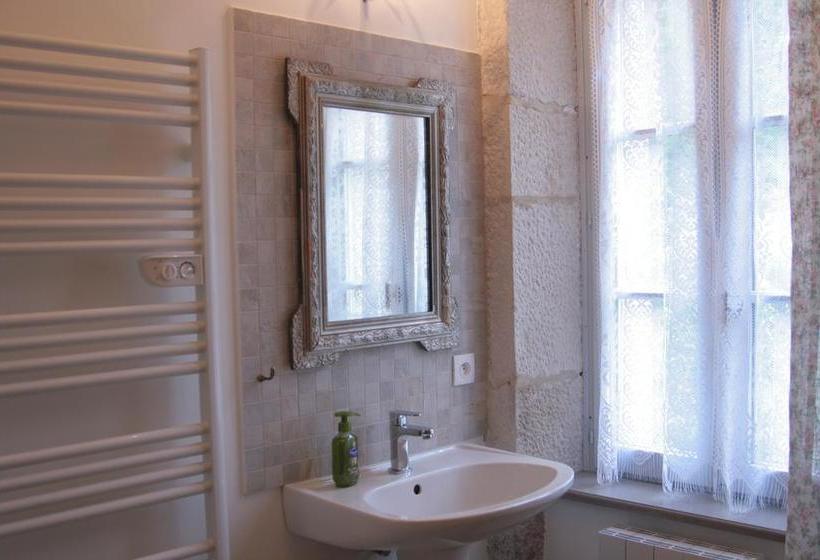 مبيت وإفطار Domaine Des Douves