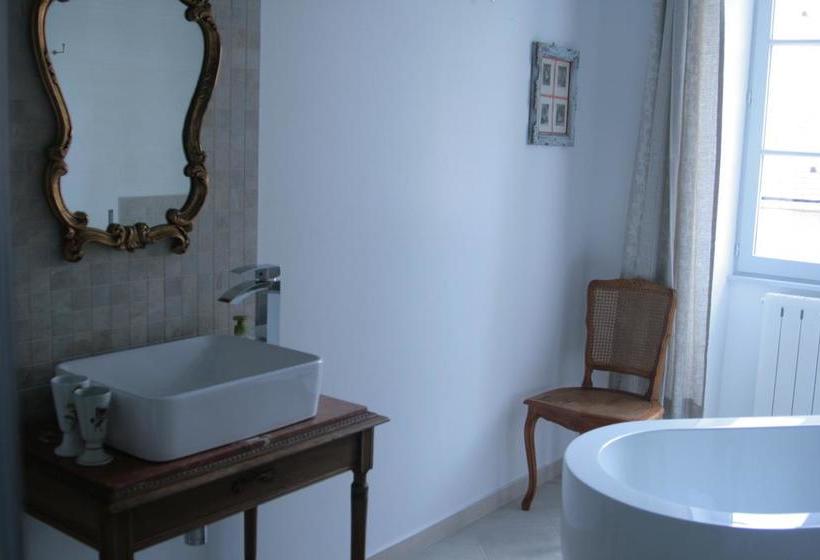 مبيت وإفطار Domaine Des Douves