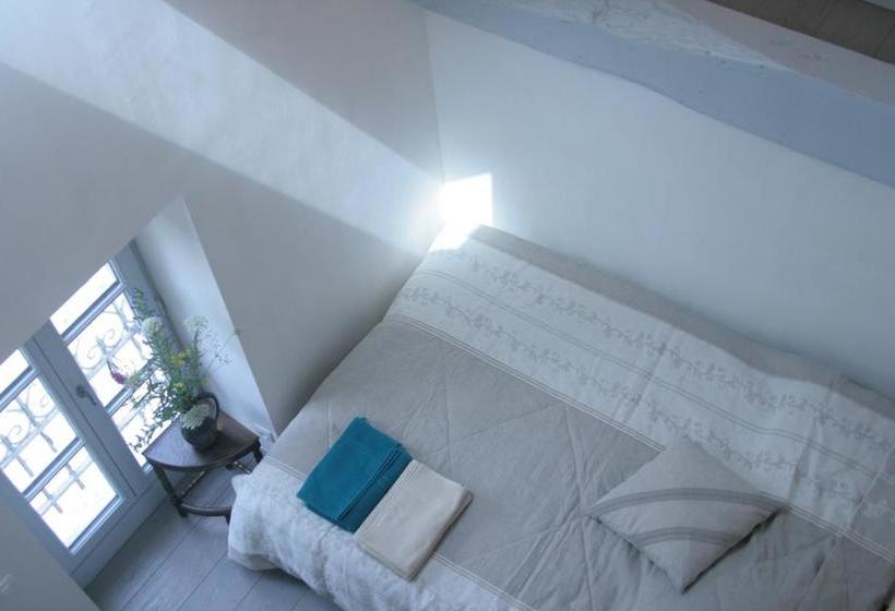 مبيت وإفطار Domaine Des Douves