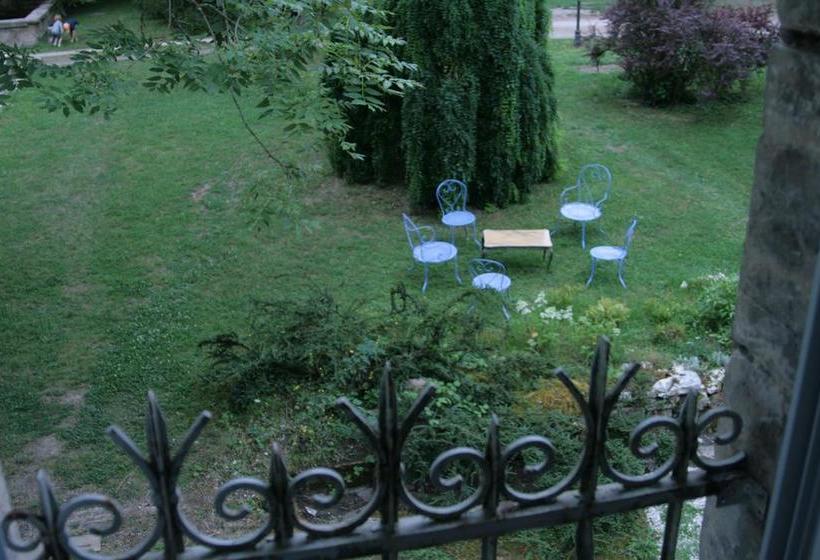 مبيت وإفطار Domaine Des Douves