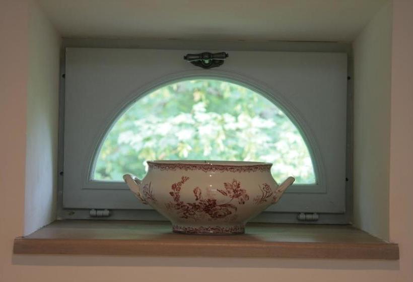 مبيت وإفطار Domaine Des Douves