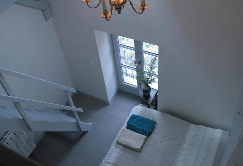 مبيت وإفطار Domaine Des Douves