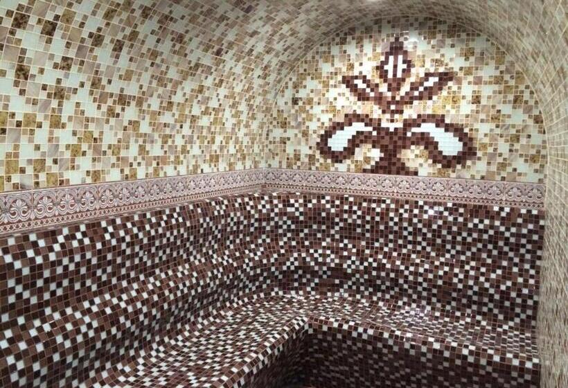 هتل Gostinitsa Grand