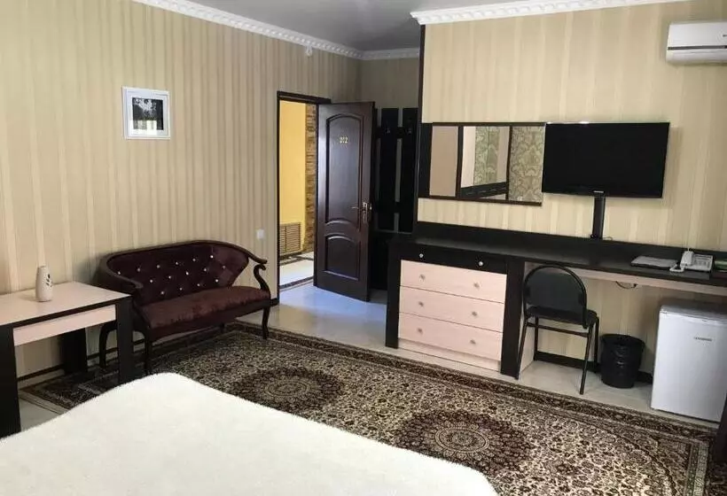 هتل Gostinitsa Grand