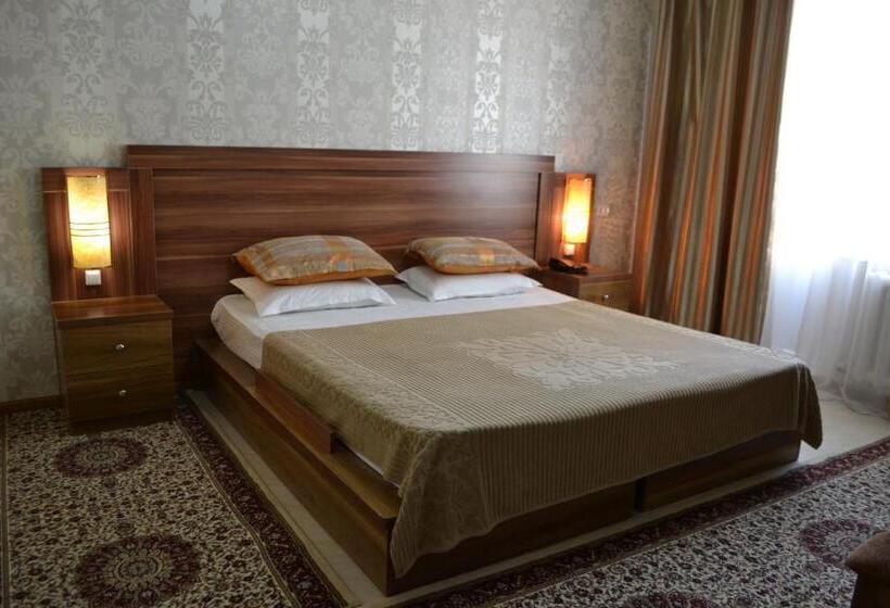 هتل Gostinitsa Grand