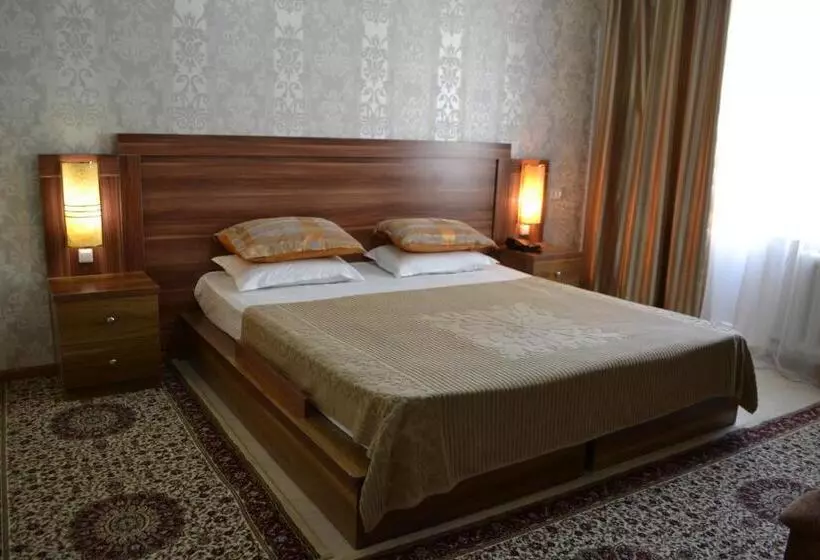 هتل Gostinitsa Grand